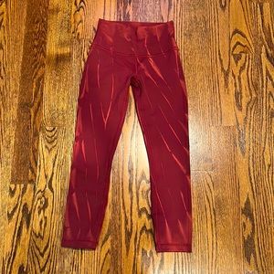 Wunder Train High-Rise Crop 23"	Sun Bleached Wash Red Merlot
